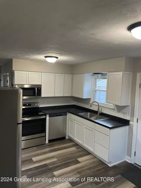 3234 E Round Lake Rd, Dewitt, MI 48820 photo 2