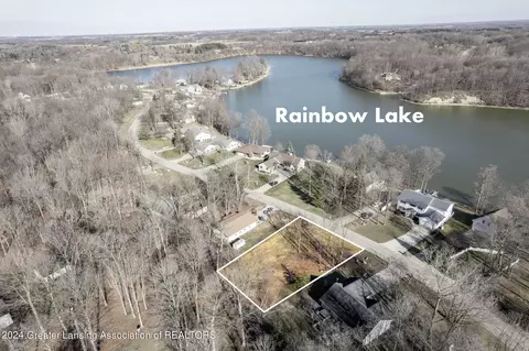 166 Lakeside Dr, Perrinton, MI 48871