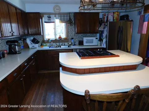 Kitchen - 377 E Dexter Trl, Mason, MI 48854 photo 2 of 3
