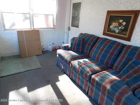 Living - 377 E Dexter Trl, Mason, MI 48854 photo 2 of 6