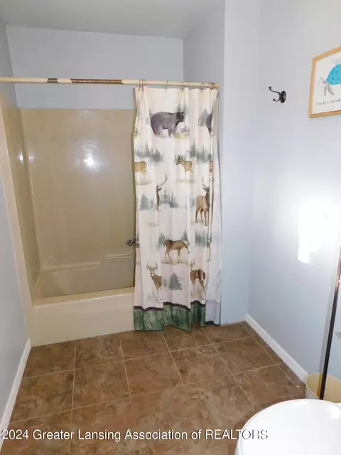Bath - 377 E Dexter Trl, Mason, MI 48854 photo 1 of 6
