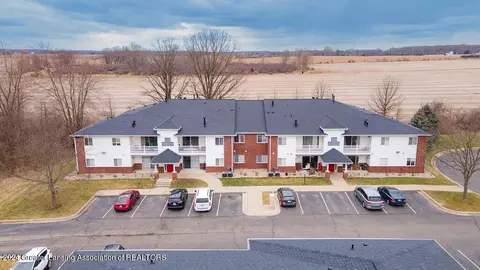 809 Carom Cir, Mason, MI 48854 photo 2