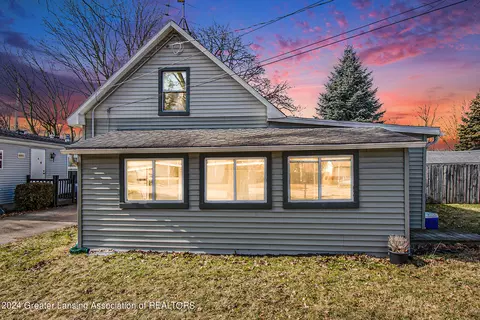 2964 Pleasant Grove Rd, Lansing, MI 48910