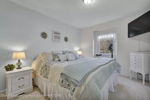 Bedroom - 6501 Cheshire Dr, Dimondale, MI 48821 photo 3 of 6