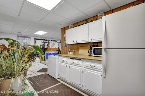 Kitchen - 6501 Cheshire Dr, Dimondale, MI 48821 photo 8 of 8