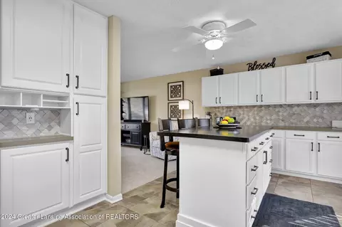 Kitchen - 6501 Cheshire Dr, Dimondale, MI 48821 photo 5 of 8