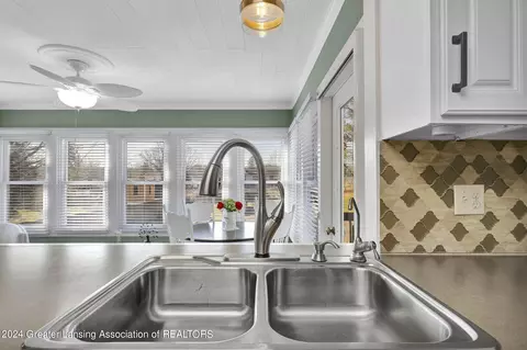 Kitchen - 6501 Cheshire Dr, Dimondale, MI 48821 photo 7 of 8