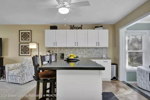 Kitchen - 6501 Cheshire Dr, Dimondale, MI 48821 photo 6 of 8