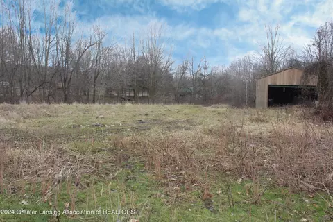 355 S Ionia Rd, Vermontville, MI 49096