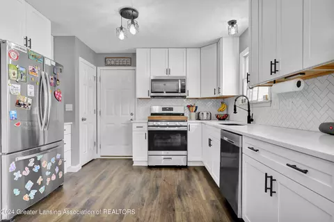 Kitchen - 1016 Durango Dr, Lansing, MI 48917 photo 2 of 5