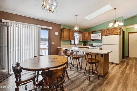 Kitchen - 1501 W Dill Rd, Dewitt, MI 48820 photo 1 of 6