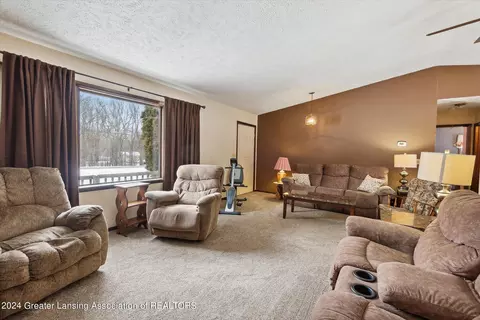 Living - 1501 W Dill Rd, Dewitt, MI 48820 photo 4 of 8