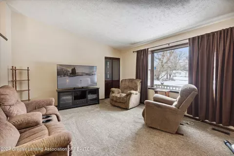 Living - 1501 W Dill Rd, Dewitt, MI 48820 photo 2 of 8