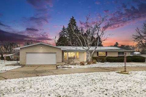 4024 Mar Moor Dr, Lansing, MI 48917