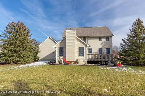 Exterior - 13142 Blaisdell Dr, Dewitt, MI 48820 photo 4 of 9