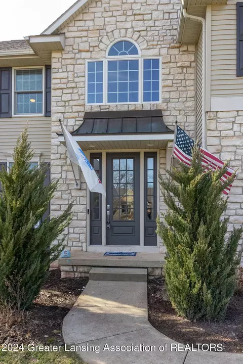 Exterior - 13142 Blaisdell Dr, Dewitt, MI 48820 photo 2 of 9