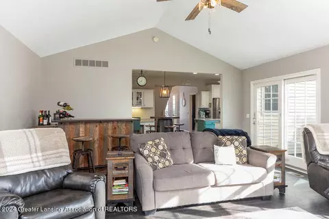 Living - 13142 Blaisdell Dr, Dewitt, MI 48820 photo 4 of 4