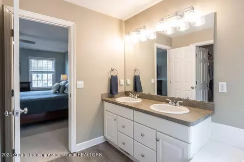 Bath - 13142 Blaisdell Dr, Dewitt, MI 48820 photo 3 of 6