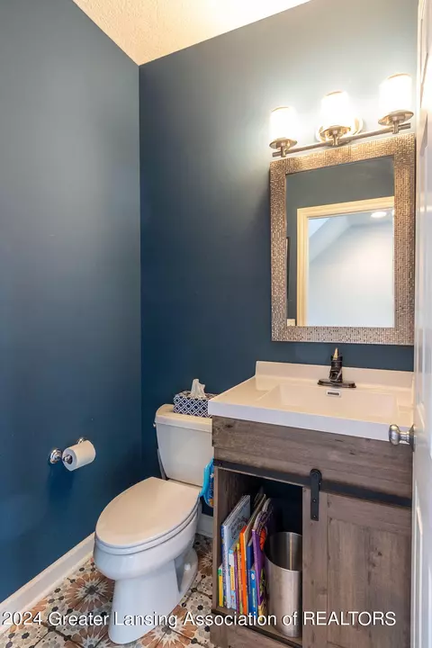 Bath - 13142 Blaisdell Dr, Dewitt, MI 48820 photo 1 of 6