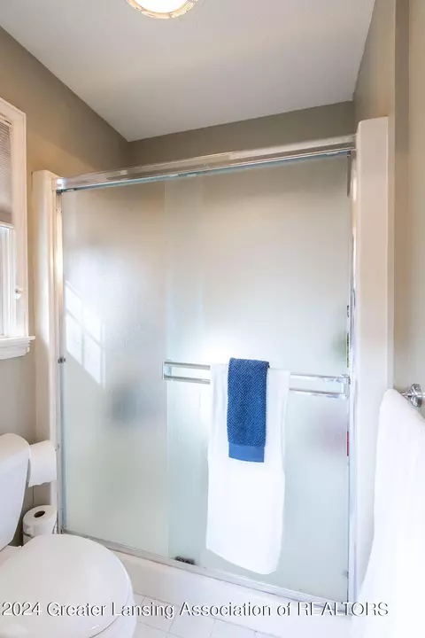 Bath - 13142 Blaisdell Dr, Dewitt, MI 48820 photo 5 of 6