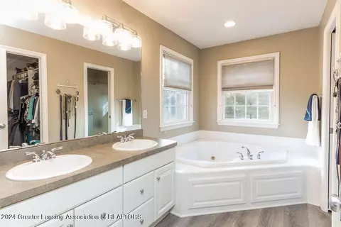 Bath - 13142 Blaisdell Dr, Dewitt, MI 48820 photo 2 of 6