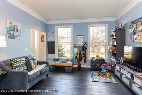 Living - 13142 Blaisdell Dr, Dewitt, MI 48820 photo 2 of 4