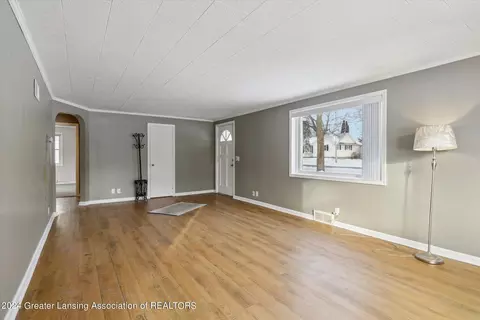 Living - 124 E Maple St, Elsie, MI 48831 photo 2 of 5
