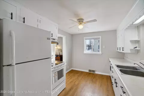 Kitchen - 124 E Maple St, Elsie, MI 48831 photo 3 of 4