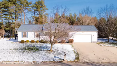 951 Deerwood Ln, Laingsburg, MI 48848