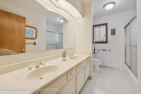 Bath - 508 W Geneva Dr, Dewitt, MI 48820 photo 1 of 2