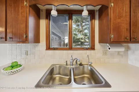 Kitchen - 508 W Geneva Dr, Dewitt, MI 48820 photo 5 of 7