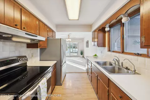 Kitchen - 508 W Geneva Dr, Dewitt, MI 48820 photo 6 of 7