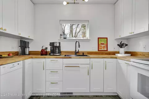 Kitchen - 5695 Potter St, Haslett, MI 48840 photo 1 of 4