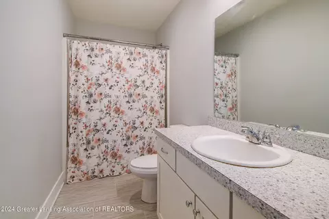 Bath - 4614 Bison Dr, Holt, MI 48842 photo 3 of 4