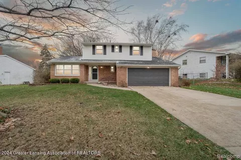 226 Chanticleer Trl, Lansing, MI 48917
