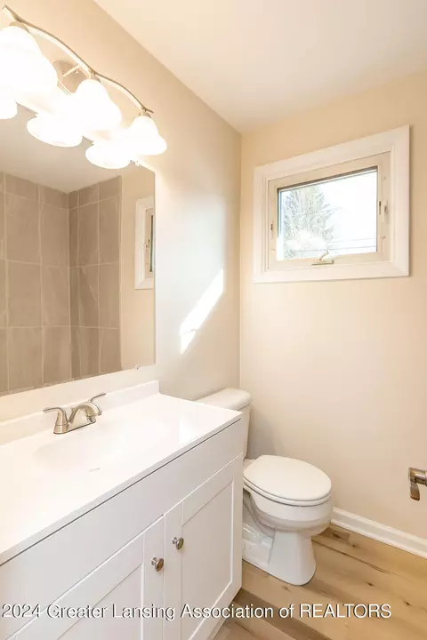 Bath - 5683 Buckingham Rd, Haslett, MI 48840 photo 1 of 2