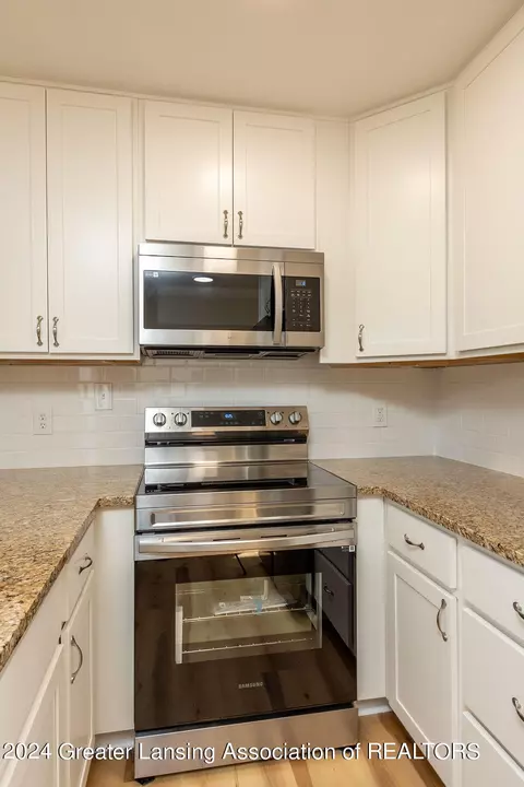 Kitchen - 5683 Buckingham Rd, Haslett, MI 48840 photo 3 of 4