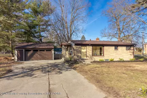 5683 Buckingham Rd, Haslett, MI 48840
