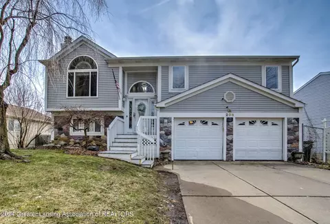 208 Olympia Dr, Lansing, MI 48911