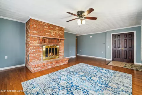 Living - 3012 Young Ave, Lansing, MI 48906 photo 2 of 3