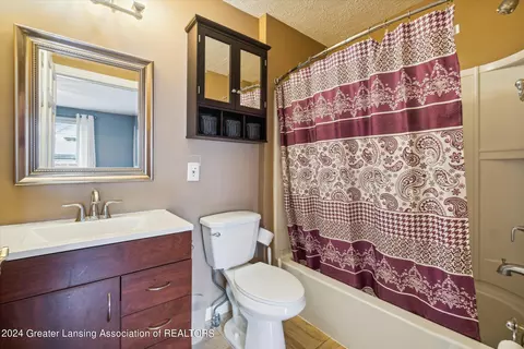 Bath - 3012 Young Ave, Lansing, MI 48906 photo 2 of 2