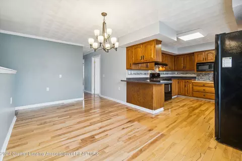 Living - 3012 Young Ave, Lansing, MI 48906 photo 3 of 3