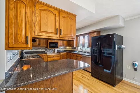 Kitchen - 3012 Young Ave, Lansing, MI 48906 photo 3 of 7