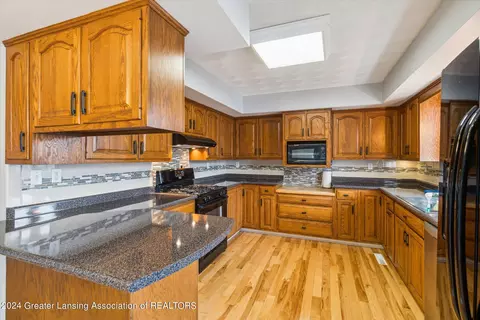 Kitchen - 3012 Young Ave, Lansing, MI 48906 photo 2 of 7