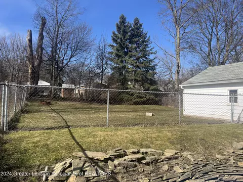 Exterior - 1411 Christopher St, Lansing, MI 48906 photo 4 of 5