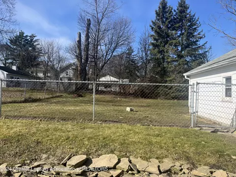 Exterior - 1411 Christopher St, Lansing, MI 48906 photo 5 of 5