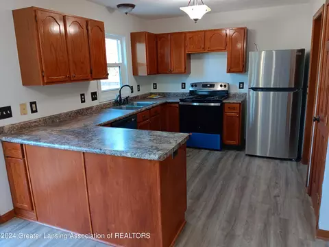 Kitchen - 1090 Lacosta Dr, Dewitt, MI 48820 photo 4 of 4