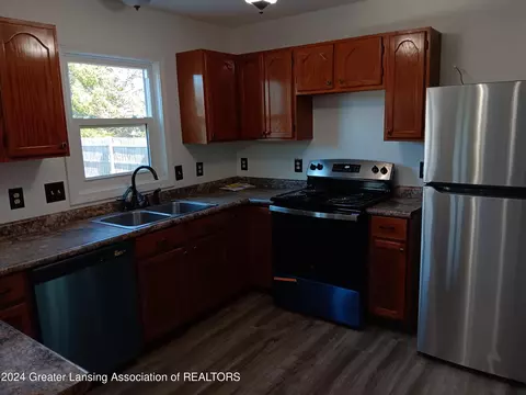 Kitchen - 1090 Lacosta Dr, Dewitt, MI 48820 photo 1 of 4