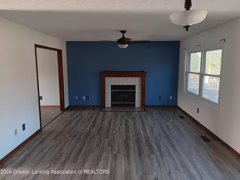 Living - 1090 Lacosta Dr, Dewitt, MI 48820 photo 2 of 2