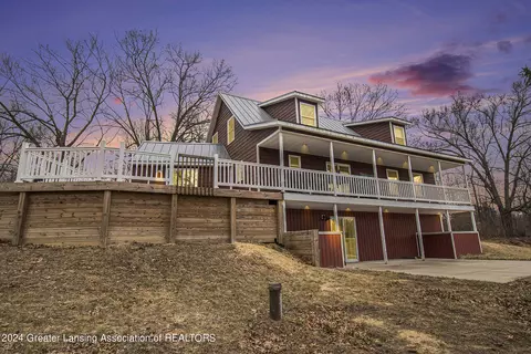 9083 Beard Rd, Laingsburg, MI 48848
